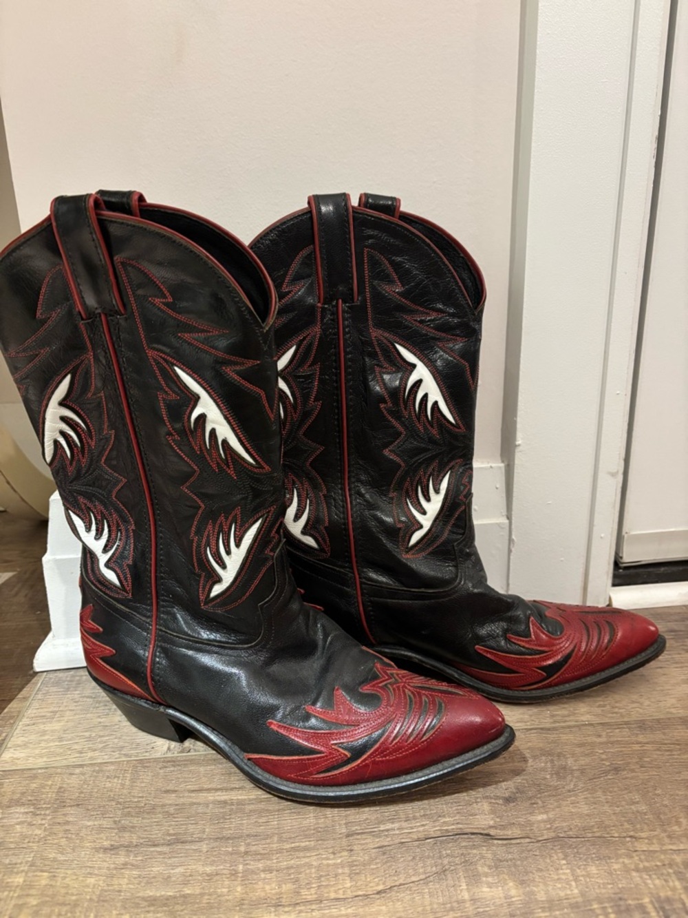 Vintage Code West Black and Red Western Cowboy Boots